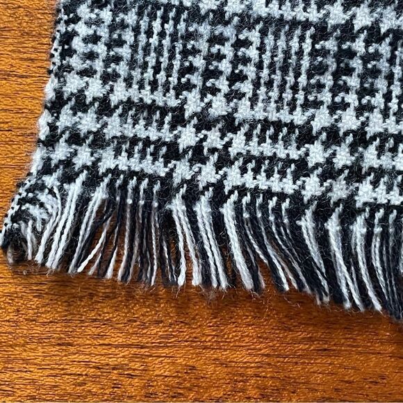 Acrylic Cashmere Scarf Houndstooth Plaid Black White - Picture 3 of 6